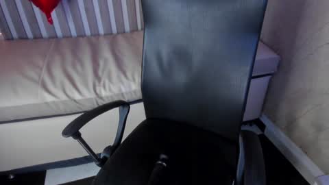 Snapshot of sabrinahims_ chatting on February 4, 2:28 am mariana online show from February 4, 2:28 am