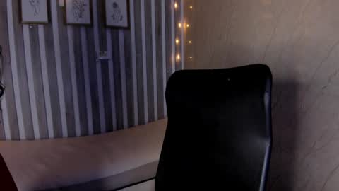 Snapshot of sabrinahims_ chatting on February 6, 10:00 pm mariana online show from February 6, 10:00 pm