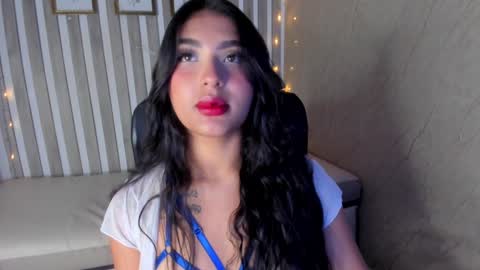 Snapshot of sabrinahims_ chatting on February 7, 9:26 pm mariana online show from February 7, 9:26 pm