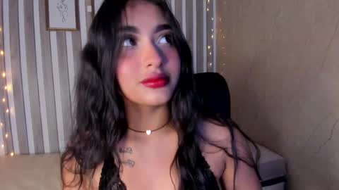 Snapshot of sabrinahims_ chatting on February 11, 11:22 pm mariana online show from February 11, 11:22 pm