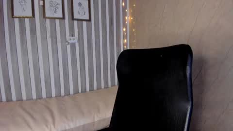 Snapshot of sabrinahims_ chatting on February 12, 2:24 am mariana online show from February 12, 2:24 am