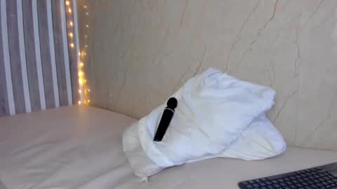 Snapshot of sabrinahims_ chatting on February 25, 2:03 am mariana online show from February 25, 2:03 am