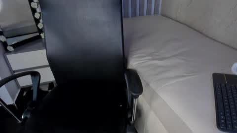 Snapshot of sabrinahims_ chatting on February 28, 1:47 am mariana online show from February 28, 1:47 am