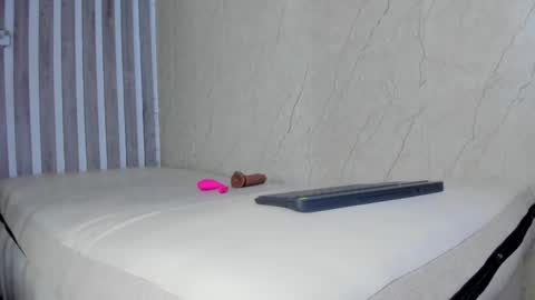 Snapshot of sabrinahims_ chatting on March 8, 12:33 am mariana online show from March 8, 12:33 am