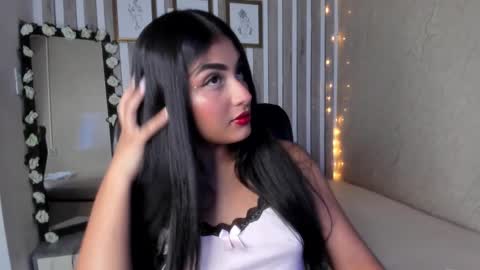 Snapshot of sabrinahims_ chatting on March 8, 9:08 pm mariana online show from March 8, 9:08 pm