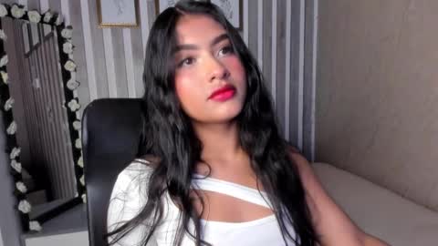 Snapshot of sabrinahims_ chatting on March 11, 9:37 pm mariana online show from March 11, 9:37 pm