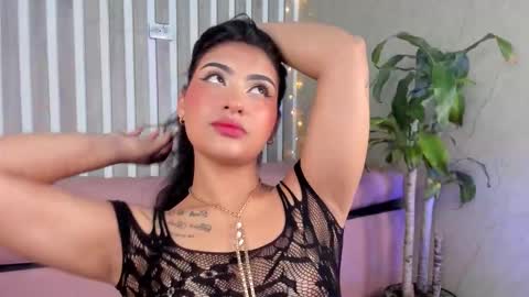 Snapshot of sabrinahims_ chatting on September 11, 9:15 pm mariana online show from September 11, 9:15 pm