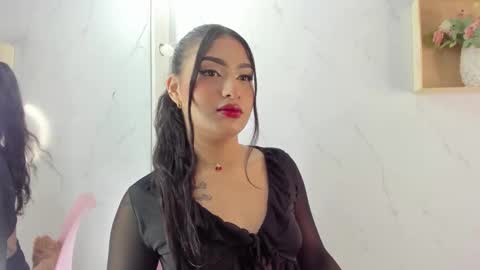 Snapshot of sabrinahims_ chatting on September 23, 9:29 pm mariana online show from September 23, 9:29 pm