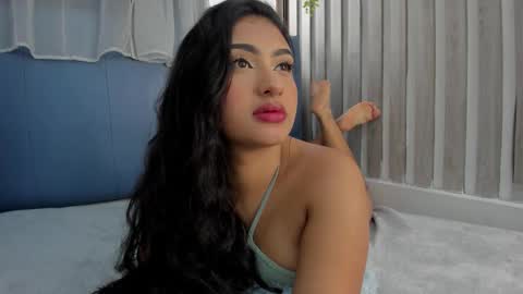 Snapshot of sabrinahims_ chatting on September 29, 9:52 pm mariana online show from September 29, 9:52 pm