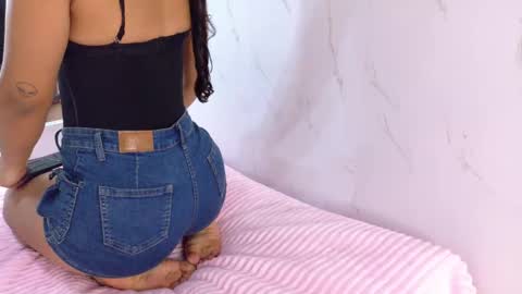 Snapshot of sabrinahims_ chatting on October 8, 10:40 pm mariana online show from October 8, 10:40 pm