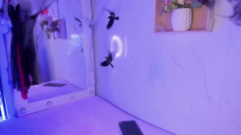 Snapshot of sabrinahims_ chatting on October 28, 4:49 am mariana online show from October 28, 4:49 am