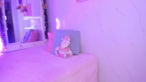 Snapshot of sabrinahims_ chatting on November 27, 2:13 am mariana online show from November 27, 2:13 am