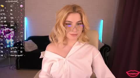 Snapshot of sabrinamuse chatting on February 26, 11:15 pm Sabrina online show from February 26, 11:15 pm