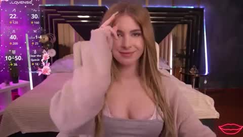 Snapshot of sabrinamuse chatting on October 21, 9:26 pm Sabrina online show from October 21, 9:26 pm