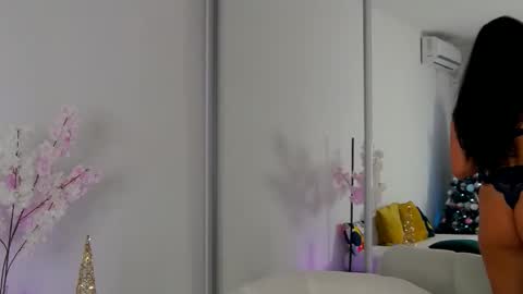 Snapshot of sabylovely chatting on December 17, 10:05 pm Sabrina online show from December 17, 10:05 pm