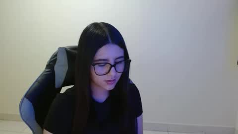 Sahaliefox  online show from November 20, 9:58 pm