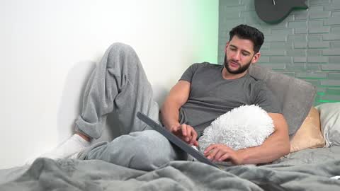 saimon  online show from January 2, 1:49 am