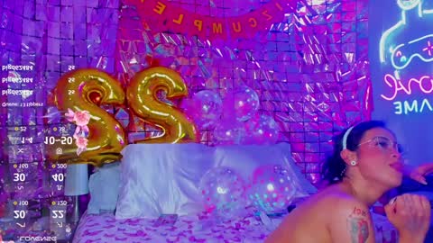 Snapshot of sallybrown_ chatting on January 17, 8:13 am miss Sally online every night from 1am to 8am Colombia time online show from January 17, 8:13 am