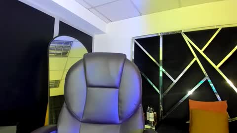 salmaportman_ online show from October 23, 2:33 am