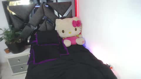 Snapshot of salo_hot01 chatting on February 18, 2:05 am SALO HOT online show from February 18, 2:05 am