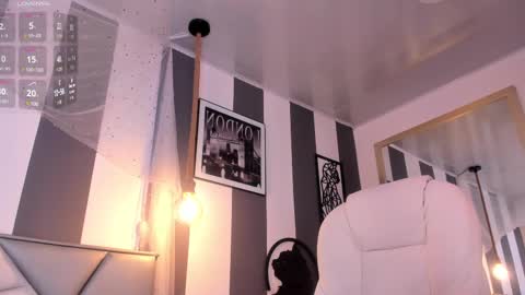 Snapshot of salome__evans chatting on February 19, 4:33 pm salome__evans online show from February 19, 4:33 pm