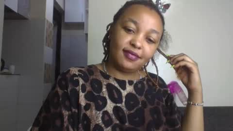 Snapshot of salty_surprise_ chatting on December 3, 1:08 am salty_surprise_ online show from December 3, 1:08 am