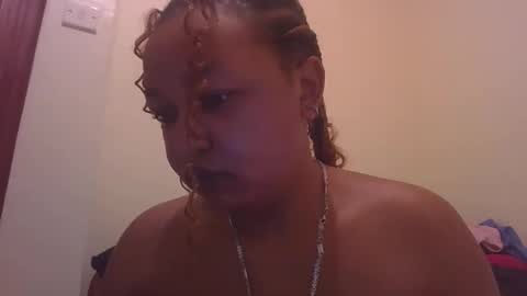 Snapshot of salty_surprise_ chatting on December 17, 7:29 am salty_surprise_ online show from December 17, 7:29 am