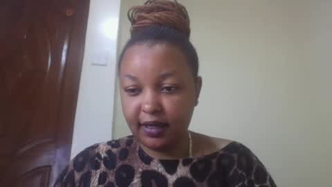 Snapshot of salty_surprise_ chatting on February 18, 5:21 pm salty_surprise_ online show from February 18, 5:21 pm