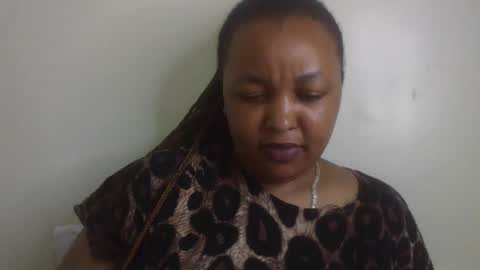 Snapshot of salty_surprise_ chatting on February 19, 2:33 am salty_surprise_ online show from February 19, 2:33 am