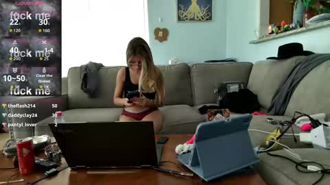 Salty Captain 69  Hat Girl 69 online show from October 22, 2:06 pm