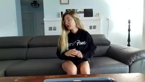 Salty Captain 69  Hat Girl 69 online show from October 27, 2:54 pm