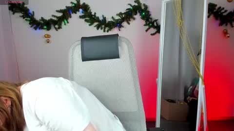 Snapshot of salut_love chatting on December 14, 10:56 am Ruby online show from December 14, 10:56 am