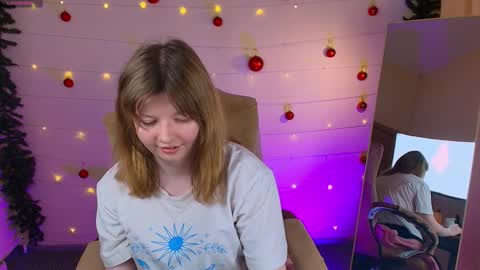 Snapshot of salut_love chatting on December 20, 3:31 pm Ruby online show from December 20, 3:31 pm