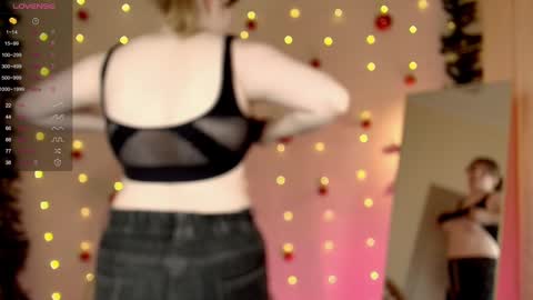 Snapshot of salut_love chatting on December 26, 10:37 am Ruby online show from December 26, 10:37 am