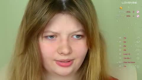 Snapshot of salut_love chatting on February 28, 3:37 pm Ruby online show from February 28, 3:37 pm