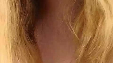 Snapshot of salut_love chatting on October 22, 4:40 pm Ruby online show from October 22, 4:40 pm