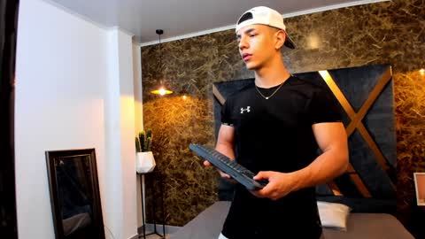 SALVATORE online show from January 18, 11:32 am