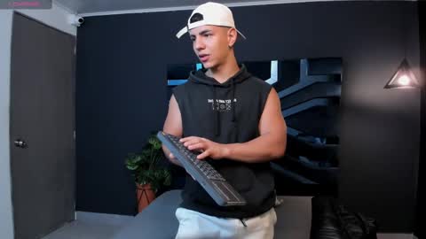 SALVATORE online show from March 10, 11:10 am