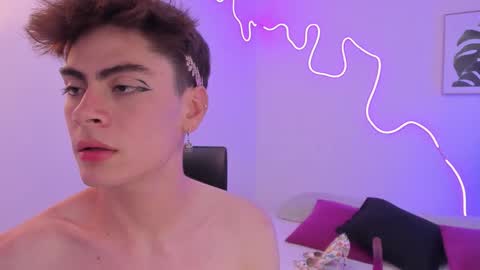 Sam Clark online show from November 18, 3:23 am