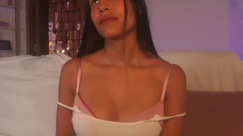 Samantha Roberts online show from October 20, 2:17 pm