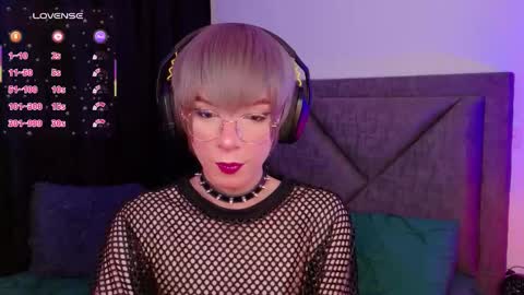 Snapshot of sam_russo chatting on September 10, 7:19 am Sam online show from September 10, 7:19 am