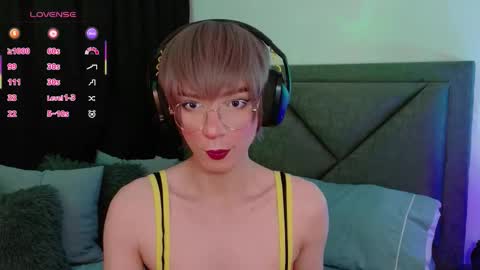 Snapshot of sam_russo chatting on October 8, 6:44 am Sam online show from October 8, 6:44 am