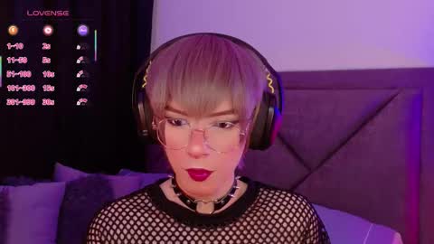 Snapshot of sam_russo chatting on October 16, 7:42 am Sam online show from October 16, 7:42 am