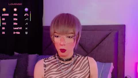 Snapshot of sam_russo chatting on October 20, 8:37 am Sam online show from October 20, 8:37 am