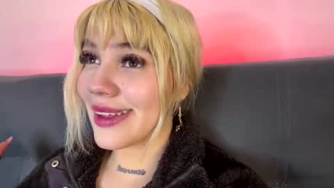 Snapshot of samantha_browwnn chatting on November 6, 2:07 pm samantha_browwnn online show from November 6, 2:07 pm