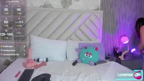 Snapshot of samantha_duque11 chatting on February 8, 8:09 am Samantha online show from February 8, 8:09 am