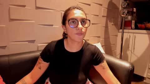 Snapshot of samantha_jadee chatting on December 16, 11:18 pm Samantha online show from December 16, 11:18 pm