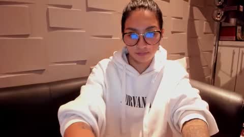 Snapshot of samantha_jadee chatting on January 3, 11:01 pm Samantha online show from January 3, 11:01 pm