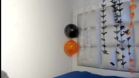 Snapshot of samantha_js_ chatting on October 22, 7:35 pm samantha_js_ online show from October 22, 7:35 pm