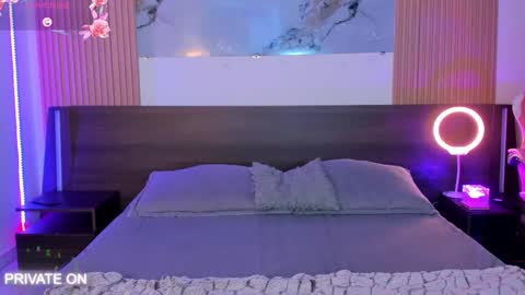 Snapshot of samantha_moons chatting on November 28, 12:13 am samantha_moons online show from November 28, 12:13 am